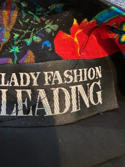 Vintage Lady Fashion 90’s Skirt Straight Size 2 Size 4 Black Floral - Picture 3 of 6